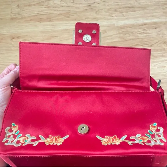 Vintage Late 90s Baguette in Satin Red Multicolored Asian Embroidered Flowers - Picture 10 of 12